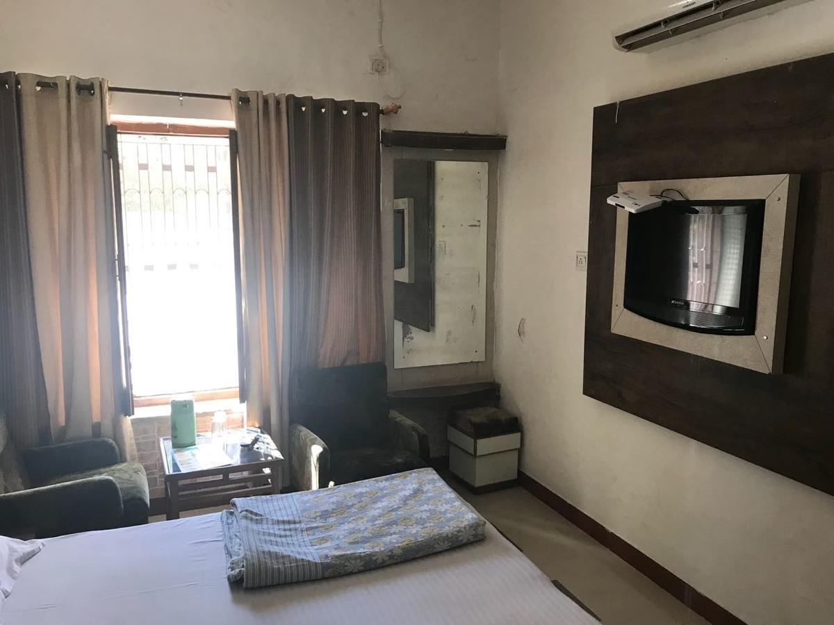 Hotel Sheratone Mount Abu Exterior photo